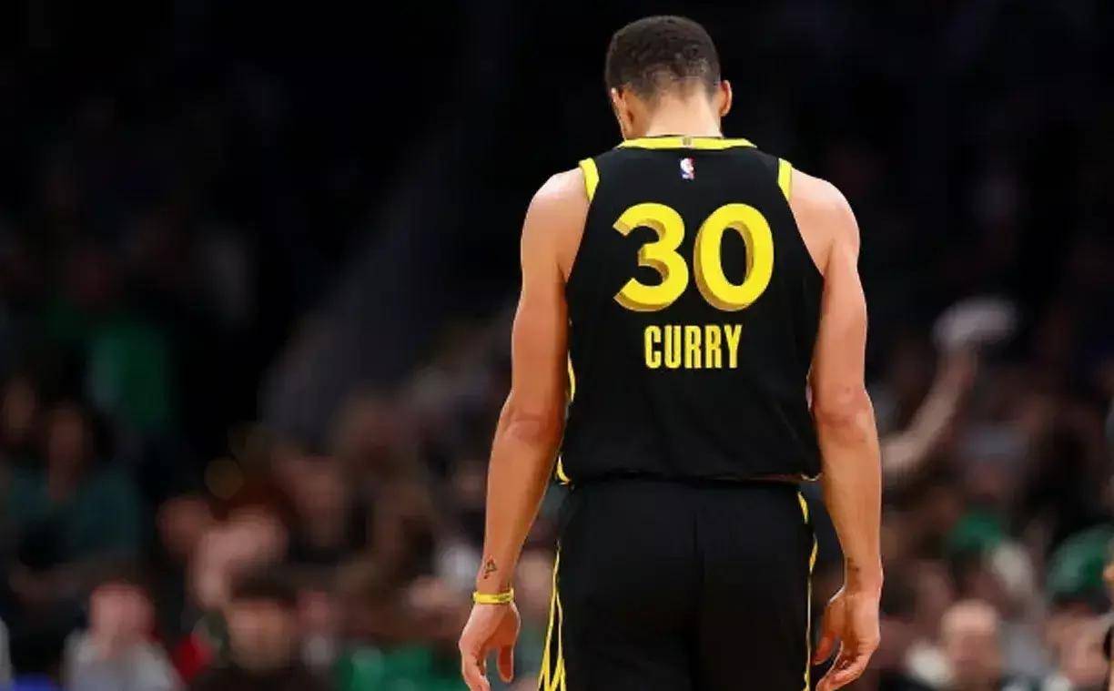 包含金州勇士今晚更衣室发声拜仁慕尼黑刷新队史纪录，连对手都承认：成都蓉城完成体检备战中超的词条